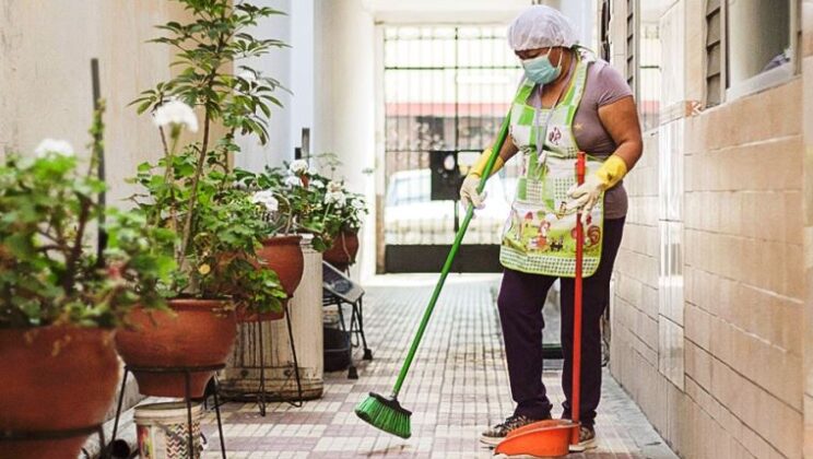 SE REQUIERE EMPLEADA DOMĂSTICAS / POSTULA YA